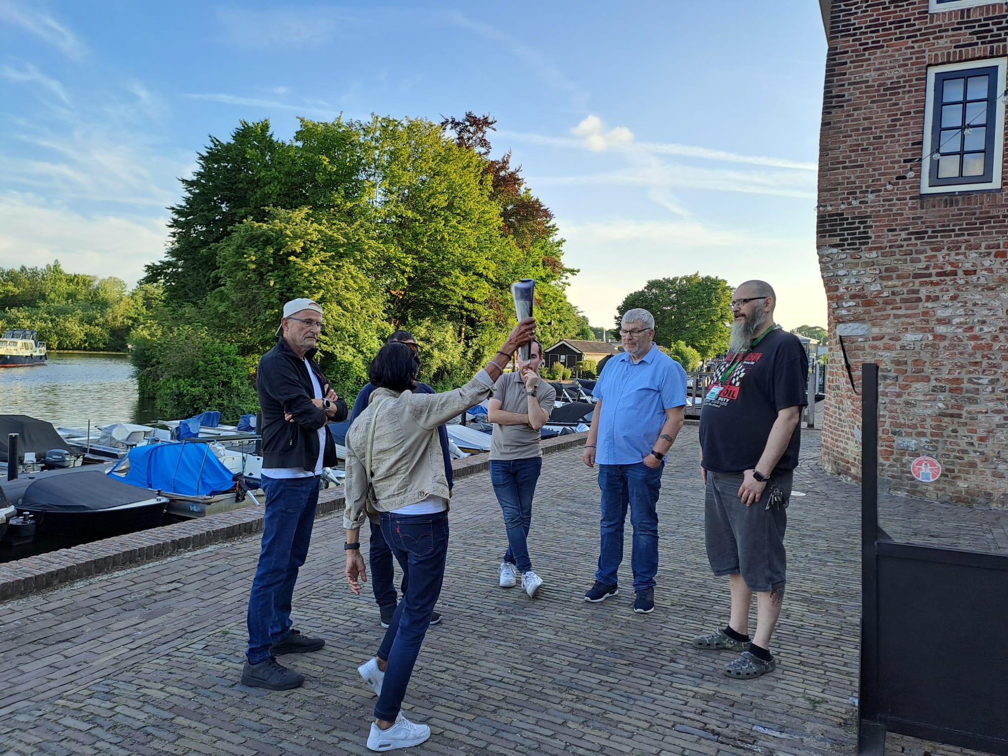 Groepje van de fractie die aandachtig luisteren